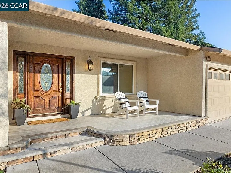 1306 Brookside Dr — Photo 2