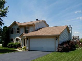 2430 Hedge Row Dr, Aurora, IL 60502