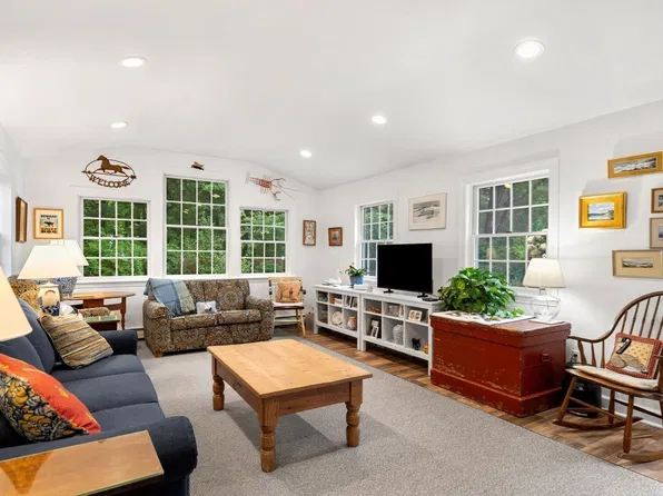 14 Ortins Rd, South Hamilton, MA 01982