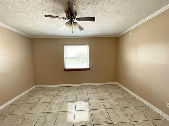 3rd image of 2524 Pecan Dr