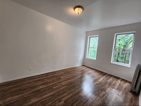 4th image of 2442 Prospect Ave #2A