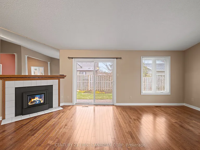 90 Ontario St S #12 — Photo 12