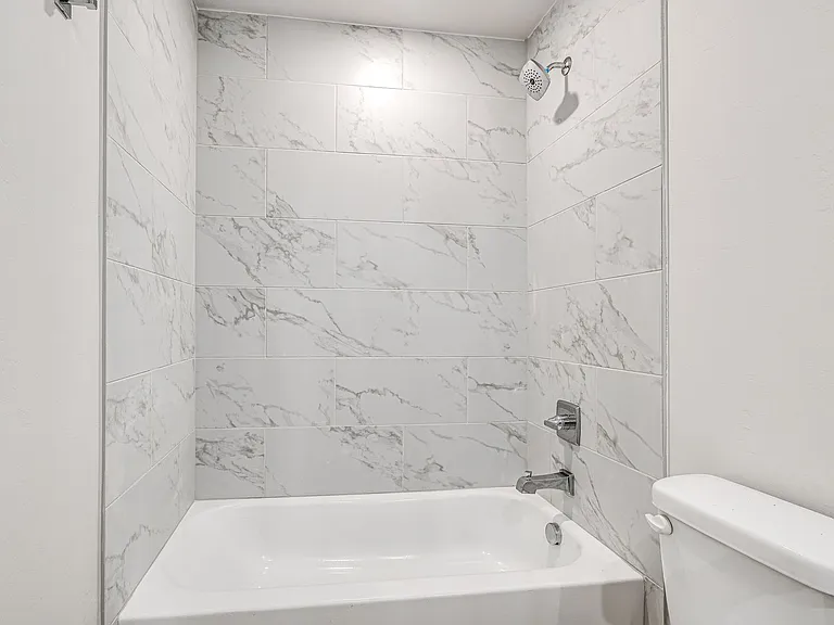 612 W 2nd St #100 — Photo 36