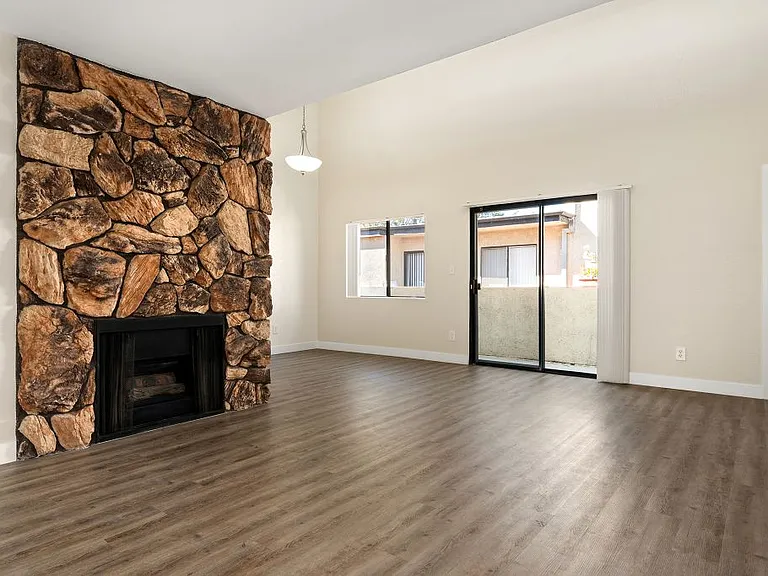 Brody Terrace Apartments — Photo 12