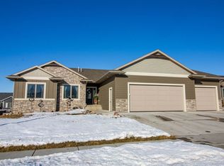 9404 W Kingfisher Dr, Sioux Falls, SD 57107