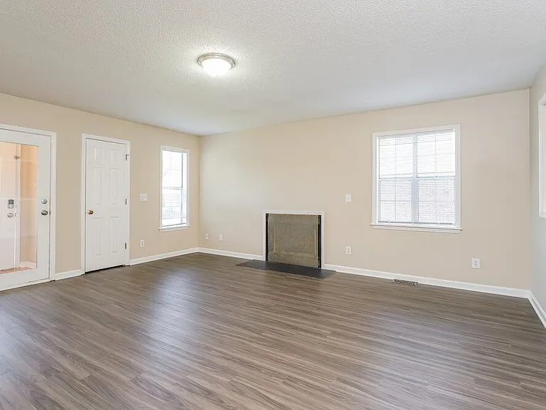 2110 Arden Pl — Photo 5