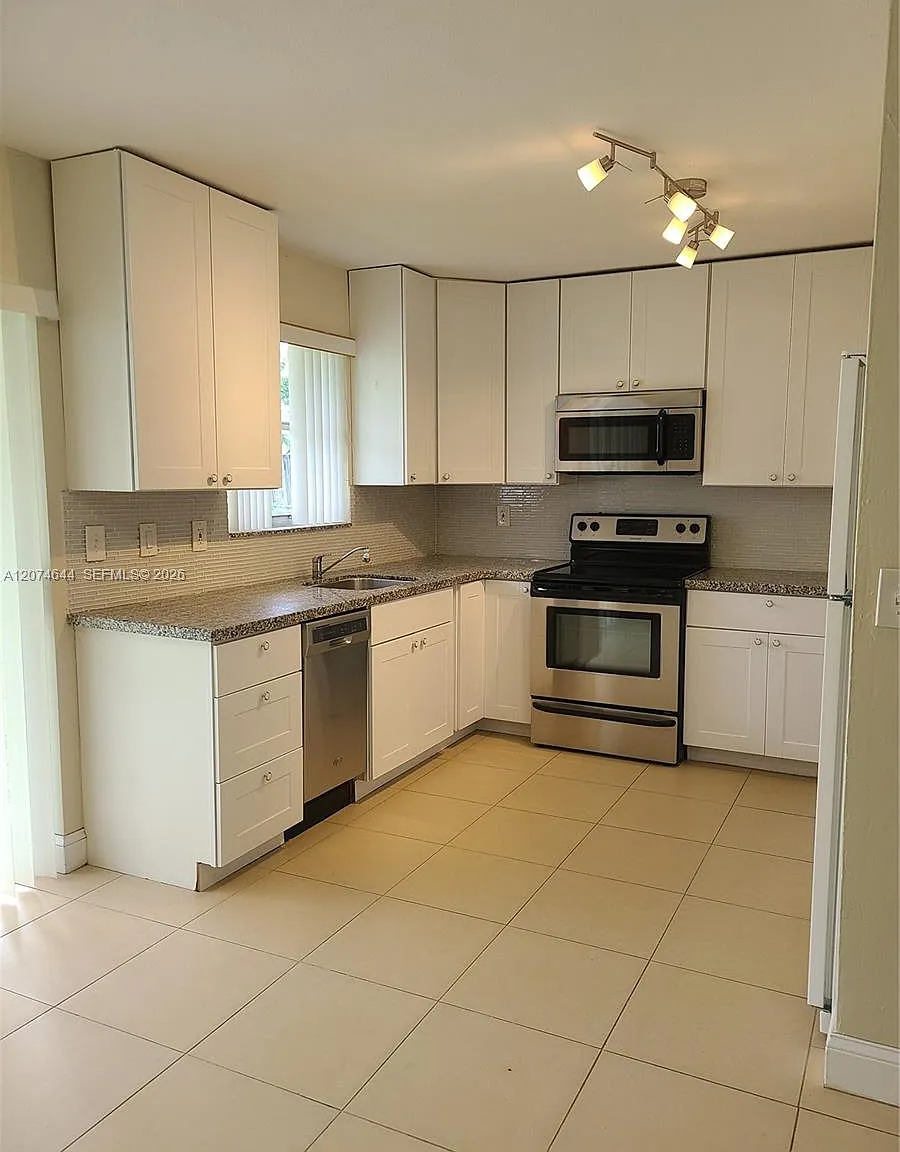 Fleetwood Manor Second Ad — Photo 2
