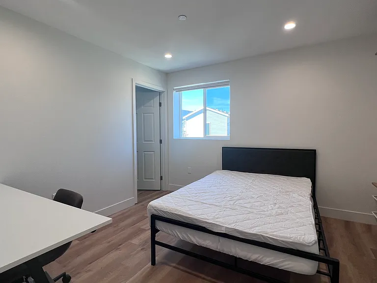 1224 W 37th Pl — Photo 54