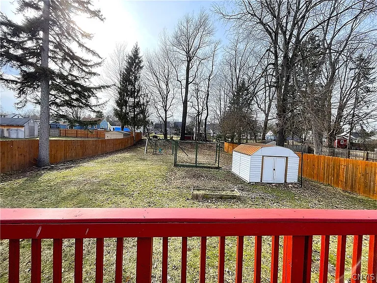 121 Wadsworth Rd — Photo 31