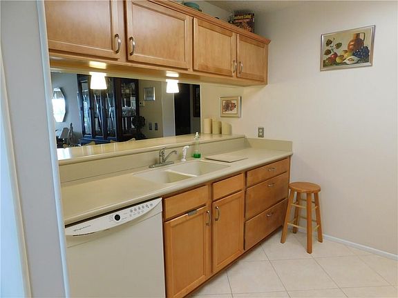 4th image of 11 Plantation Dr APT 106