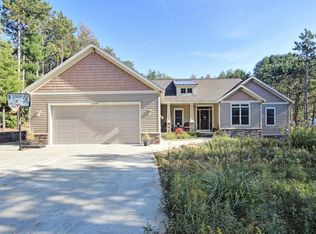 11680 Lakeshore Dr, Grand Haven, MI 49417