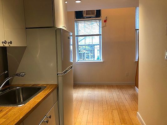 2nd image of 133 W 15th St APT 2