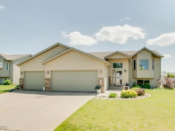 1083 Parkway Ln, West Fargo, ND 58078