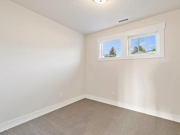 1688 E Cutgrass Ln — Photo 31