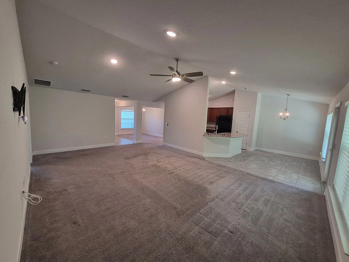 3 Bedroom House: Internet and renters insurance are included! — Photo 3