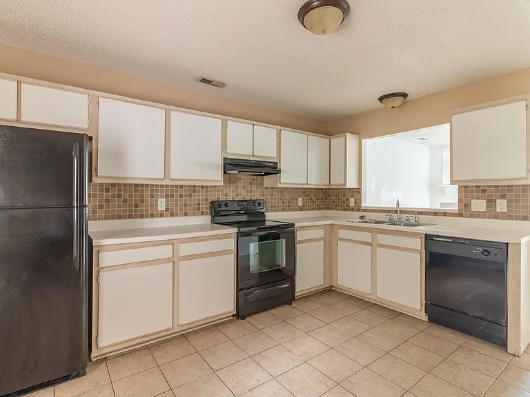141 Mesa Ln — Photo 5