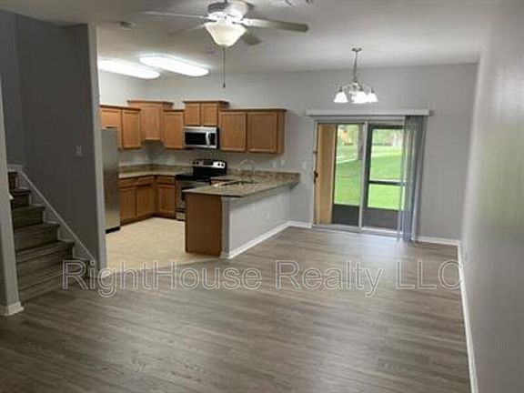 3rd image of 1220 Twin Trees Ln