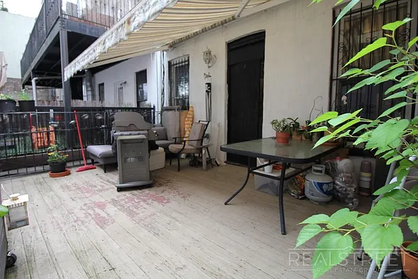 Rented by Real Street Inc | media 22