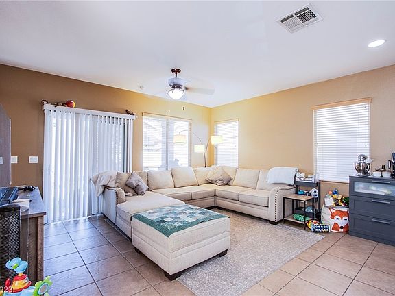 4th image of 4413 Santa Clarita Ave
