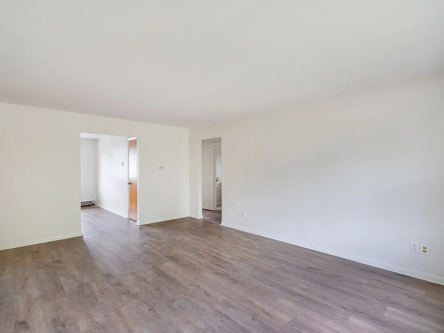 895 Cook Ave — Photo 3