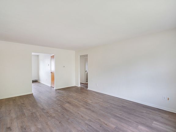 3rd image of 895 Cook Ave #1-4