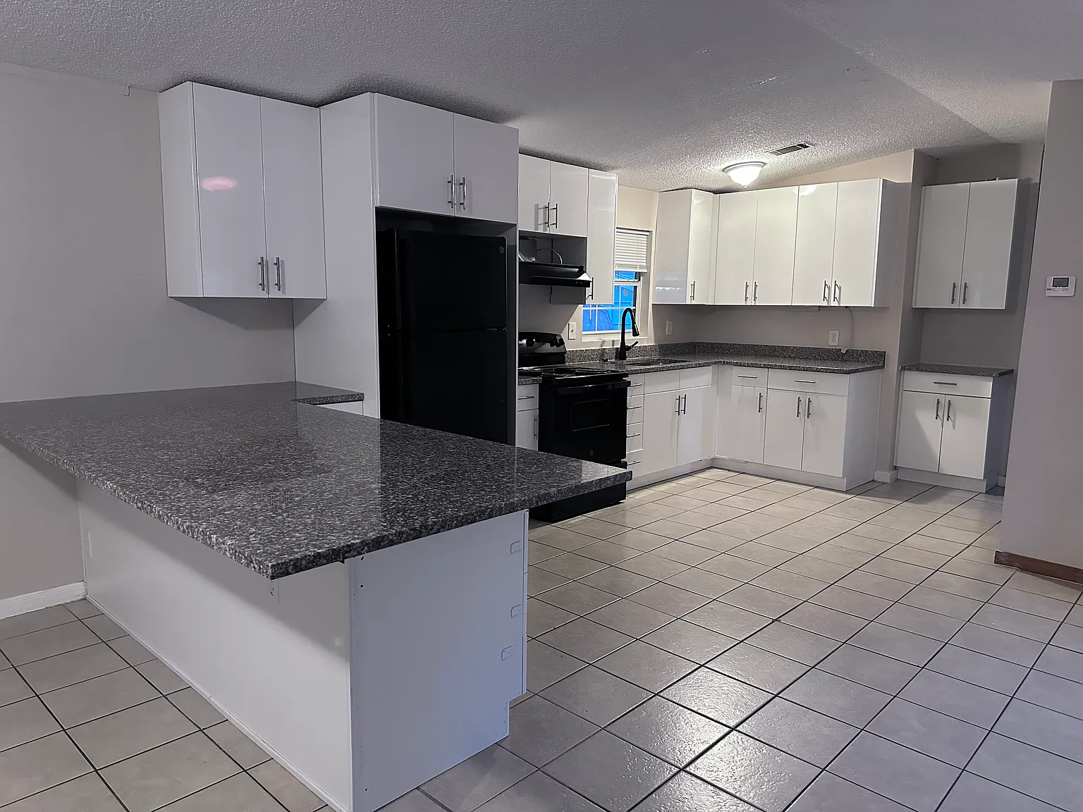 3 bed, 1064 sqft, $1,650 — Photo 3