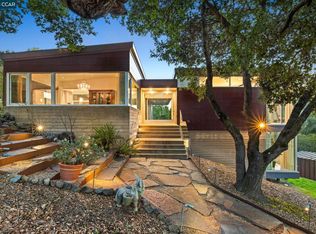 2 Crane Ct, Orinda, CA 94563