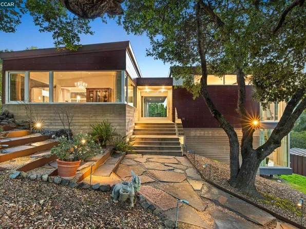 2 Crane Ct, Orinda, CA 94563