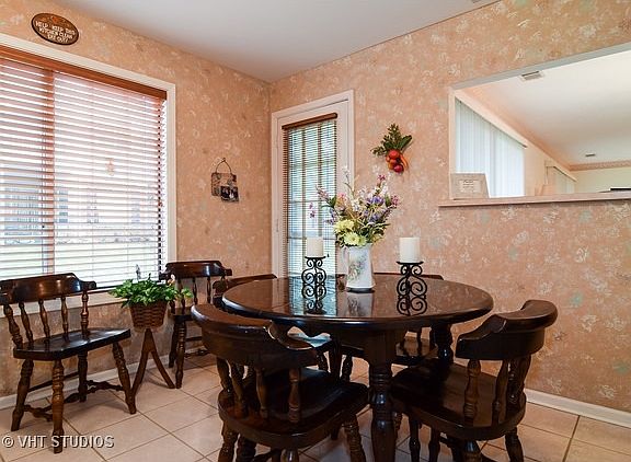 4th image of 1242 E Evergreen Dr Unit 1