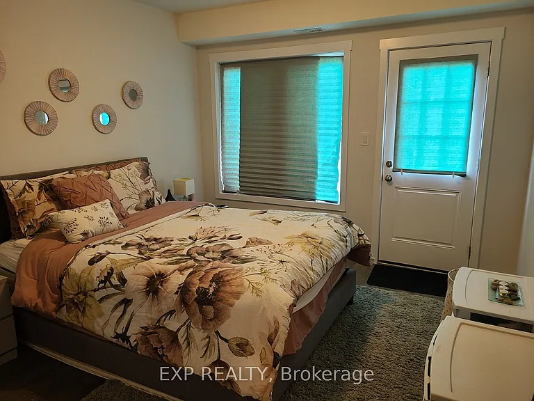 160 Rochefort St #D6 — Photo 10