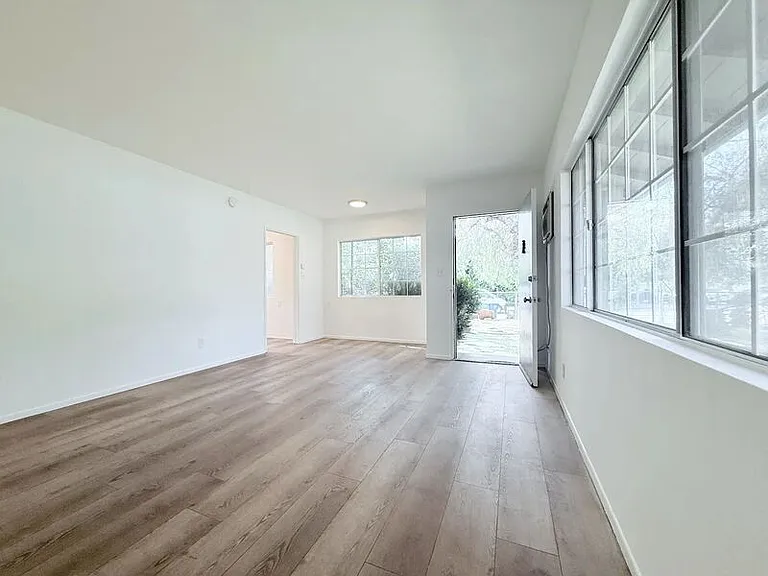 10565 Camarillo St — Photo 5