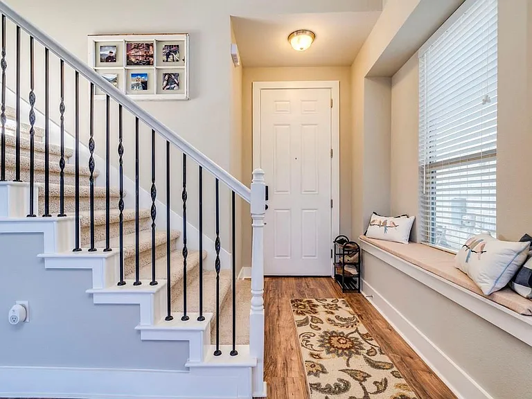 9500 Hunter Ln — Photo 6