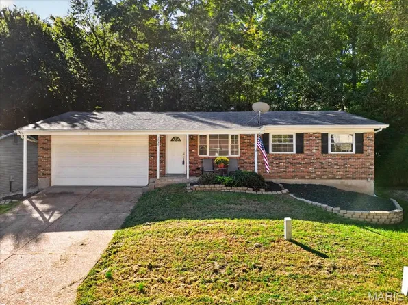 5034 Country Valley Dr, Imperial, MO 63052