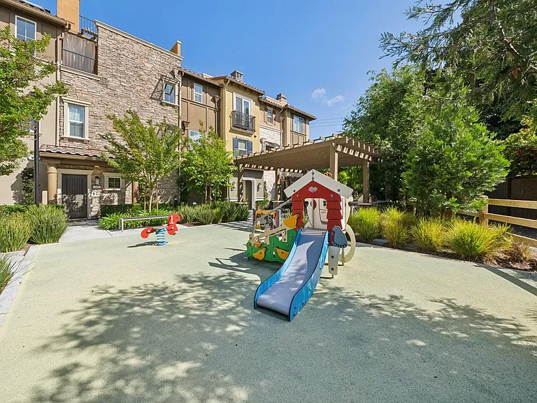 665 Alamo Ct — Photo 22