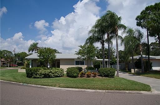 1st image of 7951 Garden Dr N