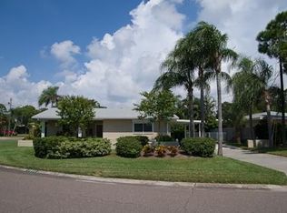7951 Garden Dr N, Saint Petersburg, FL 33710