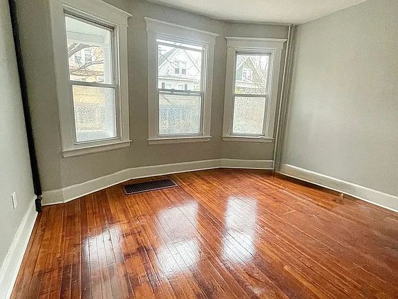2nd image of 48 Pardee Pl