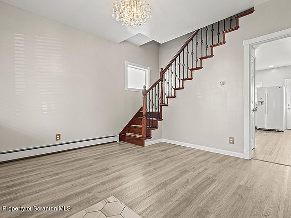4th image of 720 Alder St