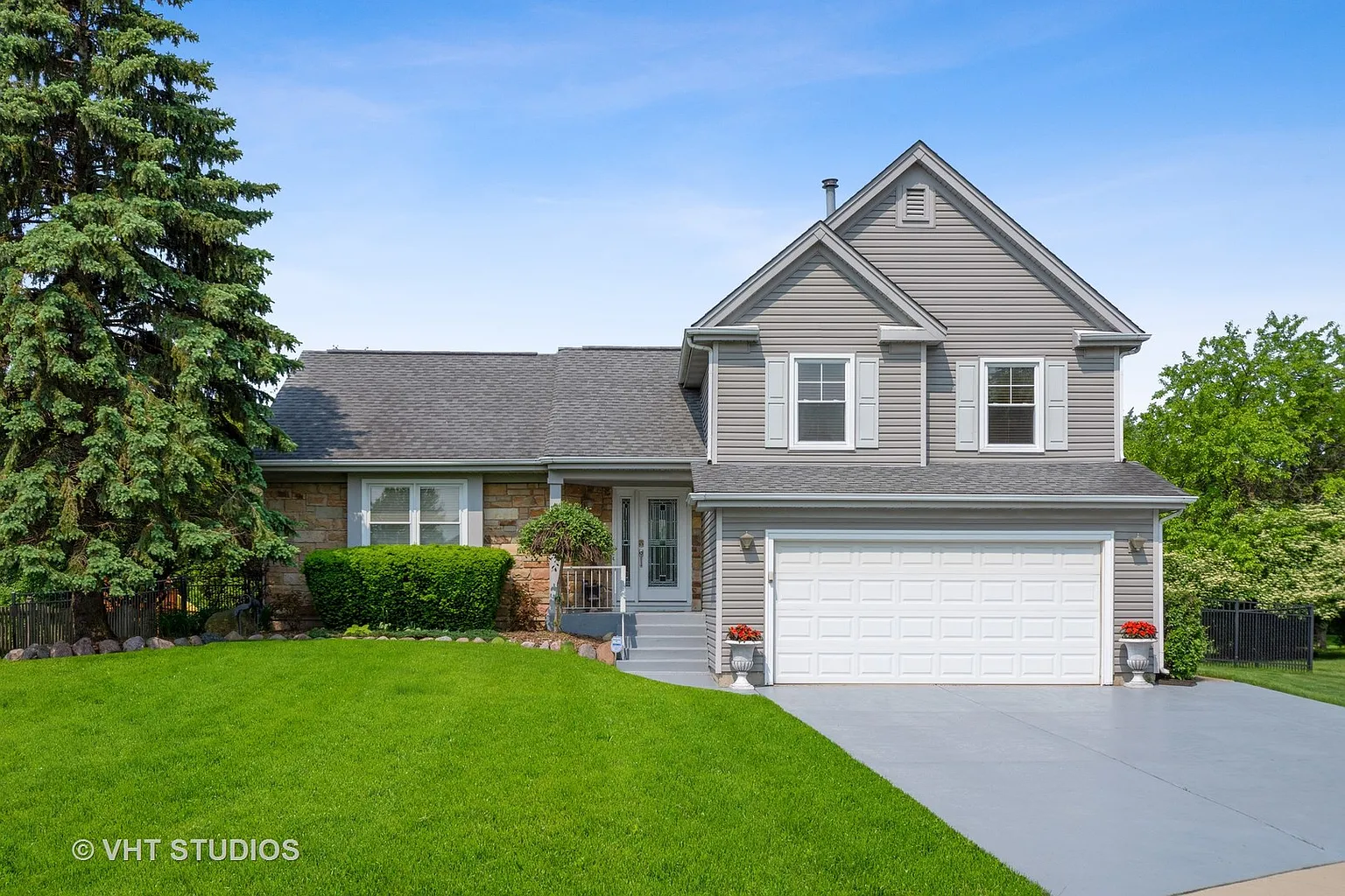 252 Stanton Ct E photo 1