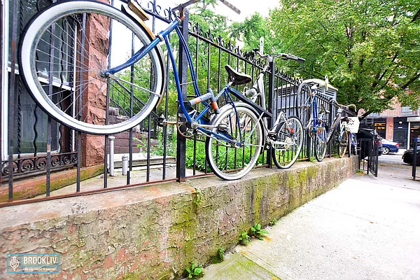 Rented by null | media 32