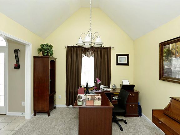 5th image of 219 Queensway Dr