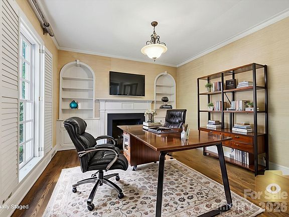 5th image of 2035 Pinewood Cir