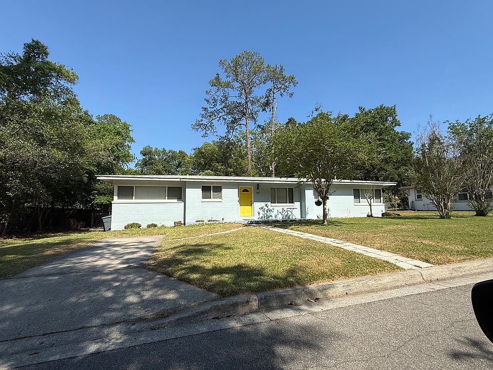 1st image of 901 NW 20th Ter