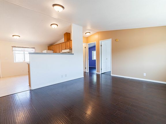 4th image of 255 NW Golden Hills Dr Space 11