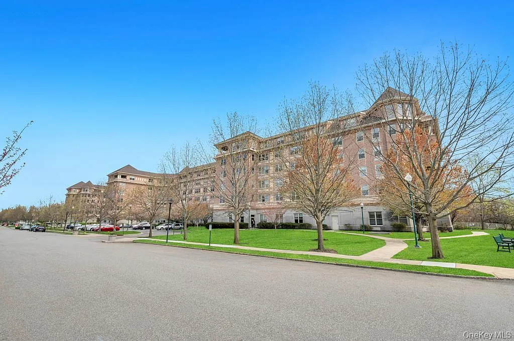 2 bed, 2.0 bath, 1112 sqft, $7,860 — Photo 2