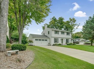 6845 Oaklawn Ave, Edina, MN 55435