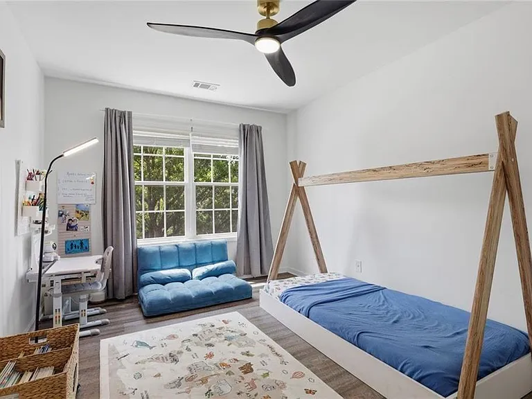 2540 Lansing Ln — Photo 17
