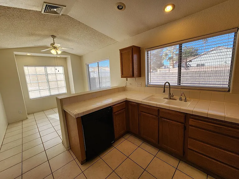 1720 Navarre Ln — Photo 9