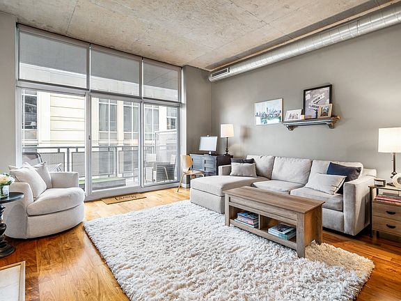 4th image of 700 N Larrabee St APT 1504