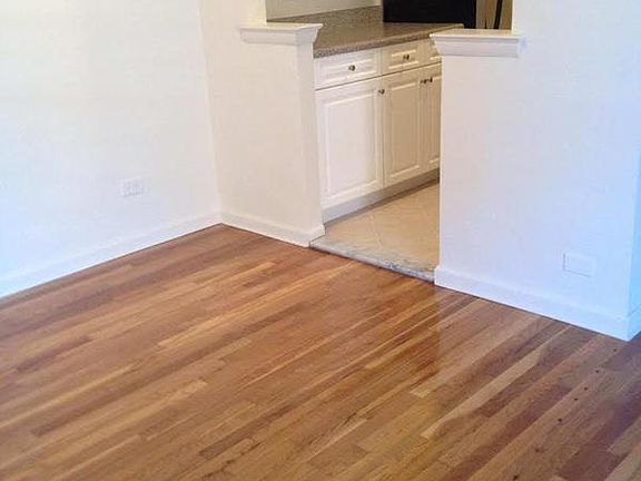 4th image of 3060 Crescent St